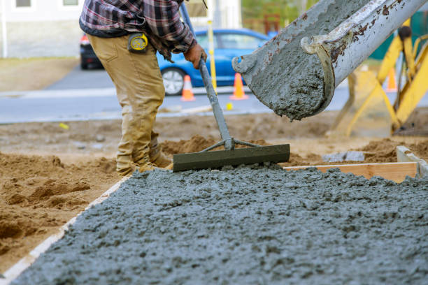 Best Custom Concrete Contractor  in Forest City, IA